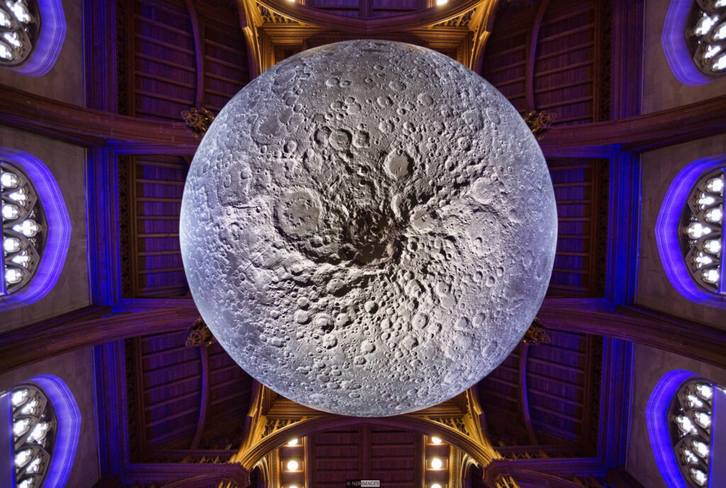 Ay Müzesi: Yedi Metrelik Işıklı Ay Dünya Turunda 4. Fotoğraf
